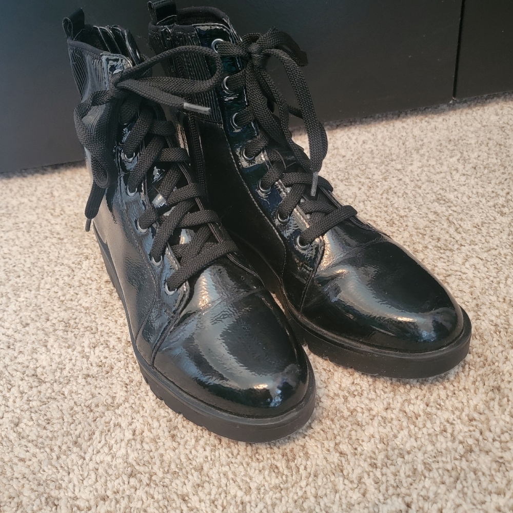 Patent Anne Klein Duncan Wedged Booties